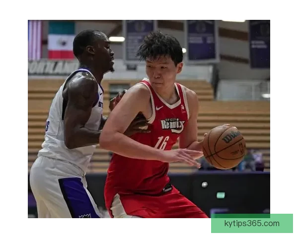 斯普利特盛赞杨瀚森进步显著 高位分球与组织能力大有提升