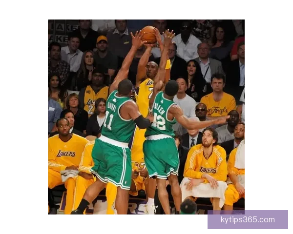 丁彦雨航回忆与科比的合影机会 坚持将这一刻留给赛场